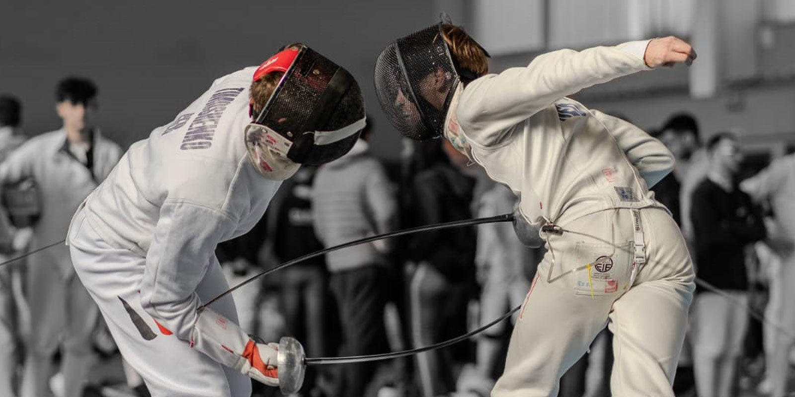 Szene mit zwei Fechter:innen