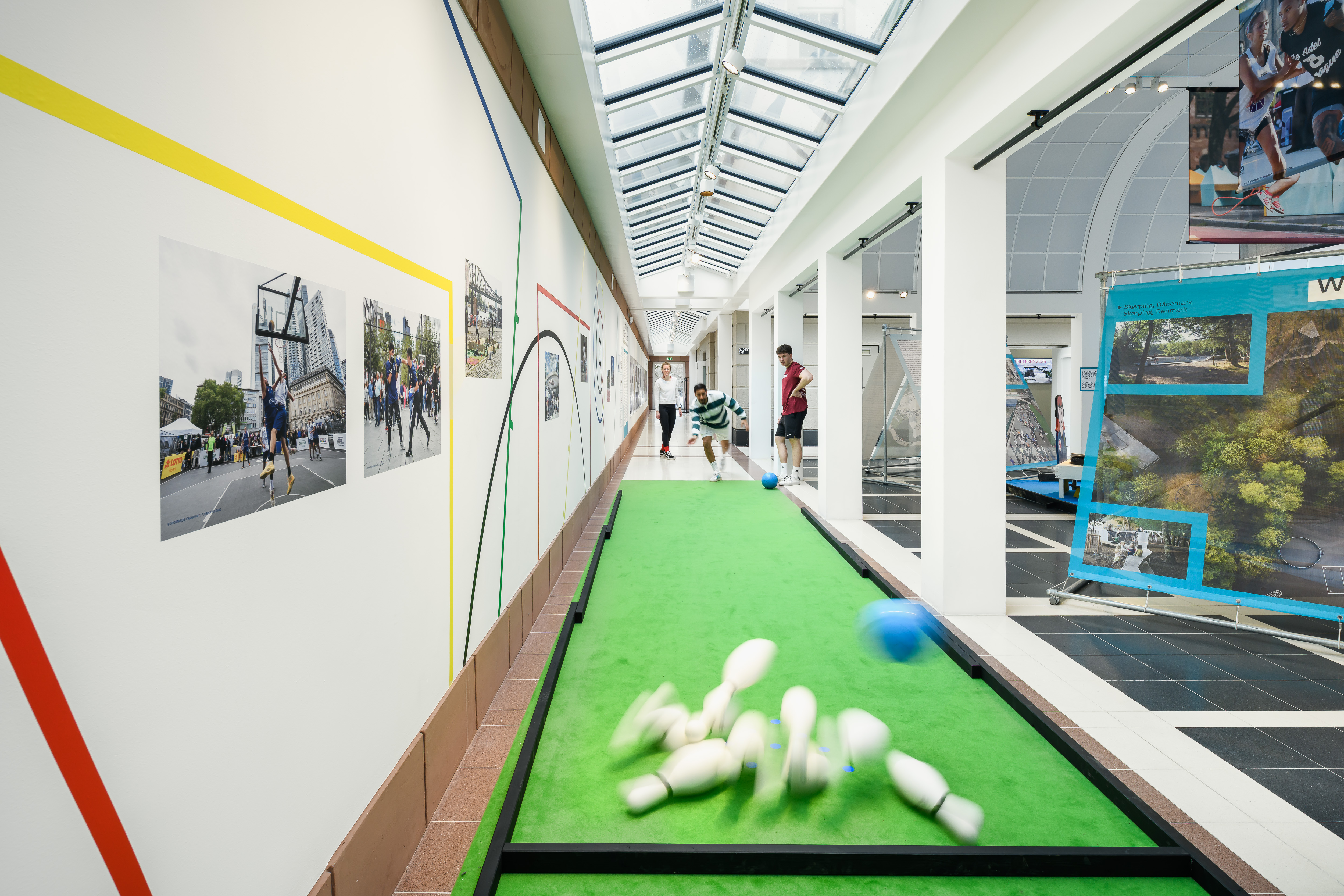 Kegelbahn bei der Sport-Ausstellung