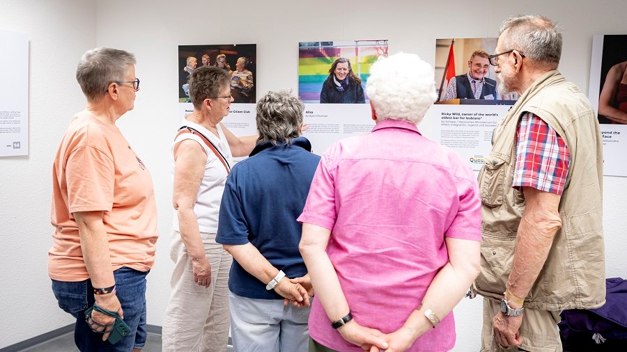 Symbolfoto einer LSBTIQ-Ausstellung 2025 (© Stadt Frankfurt/Katarina Ivanisevic)