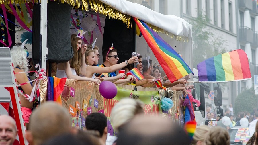 Feier beim CSD (© Stadt Frankfurt)