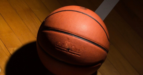 Flyermotiv mit Basketball darauf 